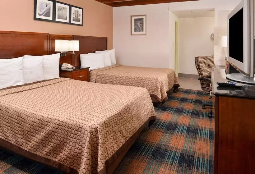 Отель Americas Best Value Inn Augusta Historic Downtown