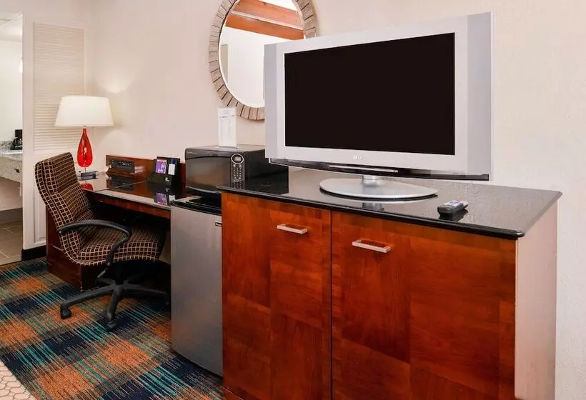 Отель Americas Best Value Inn Augusta Historic Downtown