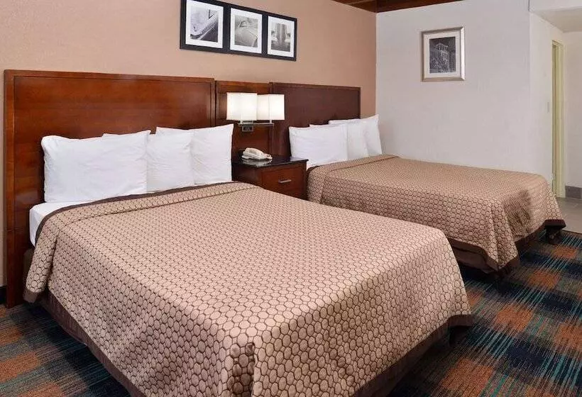 Отель Americas Best Value Inn Augusta Historic Downtown