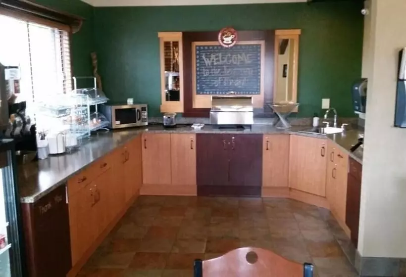 Hotelli Americinn By Wyndham Forest Lake