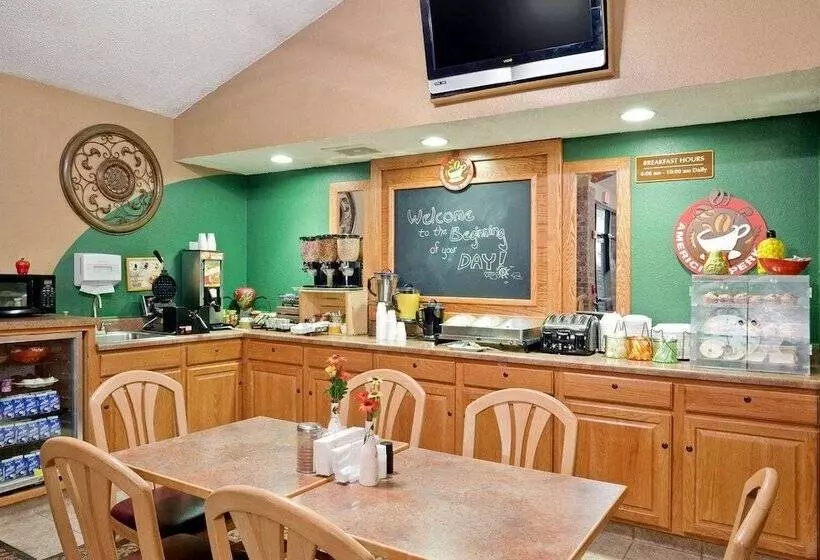 Hotelli Americinn By Wyndham Forest Lake