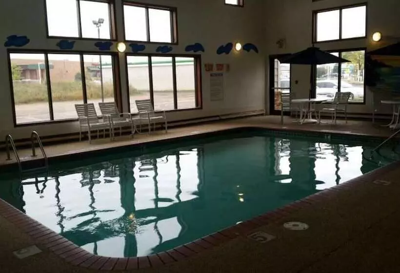 Hotelli Americinn By Wyndham Forest Lake