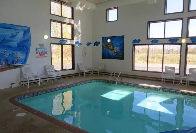 Hotelli Americinn By Wyndham Forest Lake