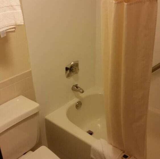 ホテル Americinn By Wyndham Forest Lake