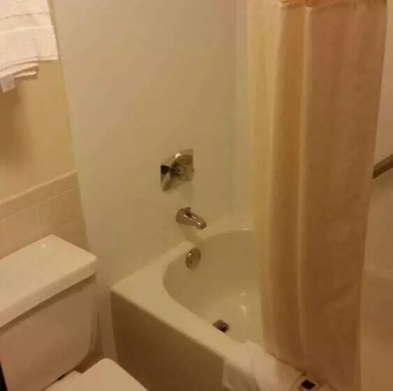 Hotelli Americinn By Wyndham Forest Lake