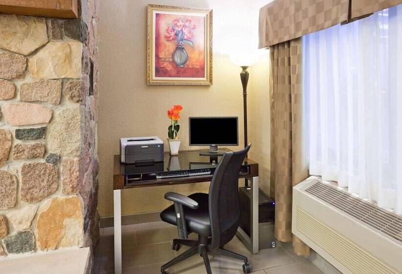 בית מלון כפרי Americinn By Wyndham Plover Stevens Point