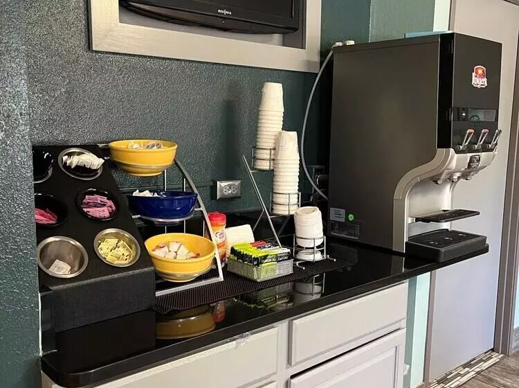 Szálloda Days Inn By Wyndham Black River Falls   Access To Atv Trail