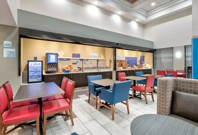 Holiday Inn Express Hotel & Suites Dallas Fort Worth Airport South, An Ihg