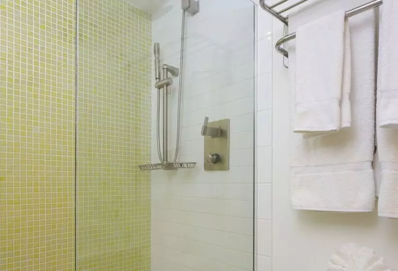 בית מלון כפרי The Landon Bay Harbor Miami Beach