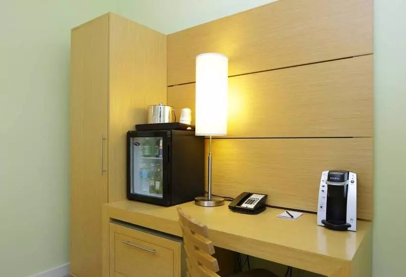 בית מלון כפרי The Landon Bay Harbor Miami Beach