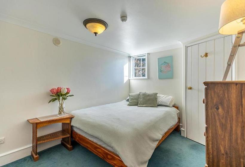 هاستل The Fountain Backpackers