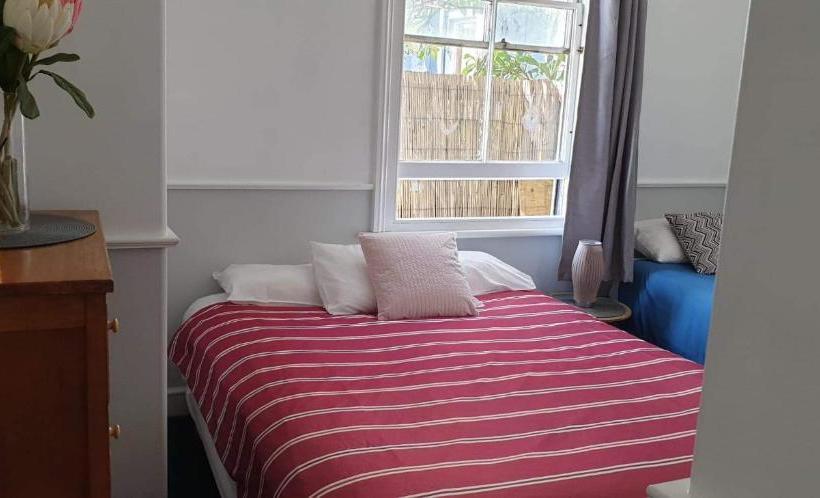 هاستل The Fountain Backpackers