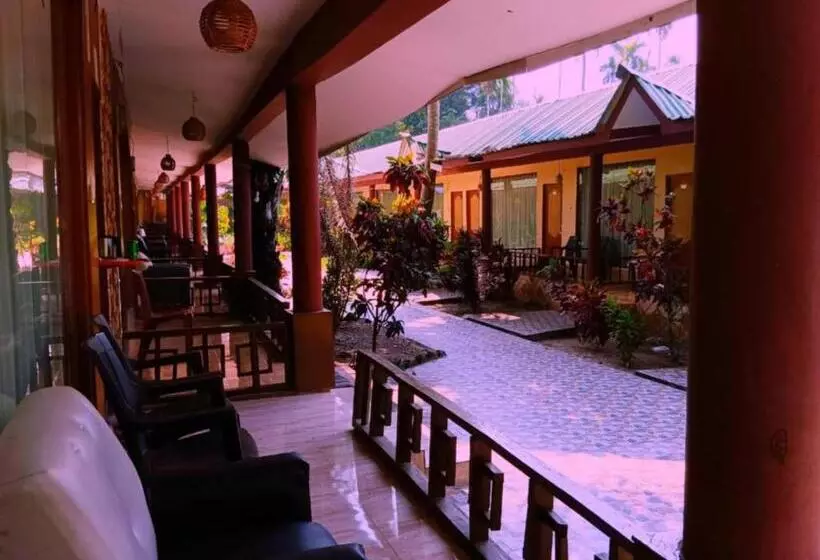 Gold India Beach Resort