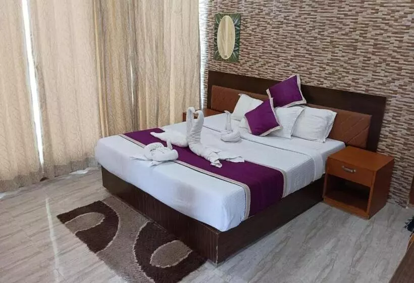 Gold India Beach Resort