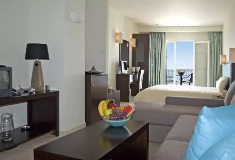 Hotelli Akteon Girni