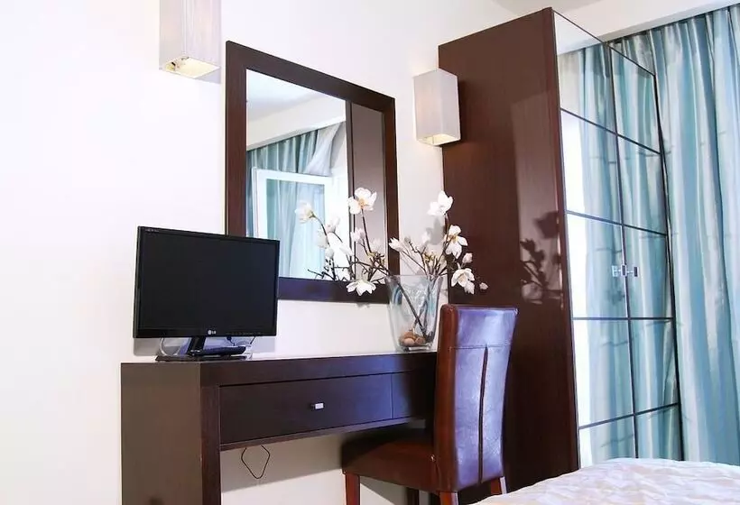 Hotelli Akteon Girni