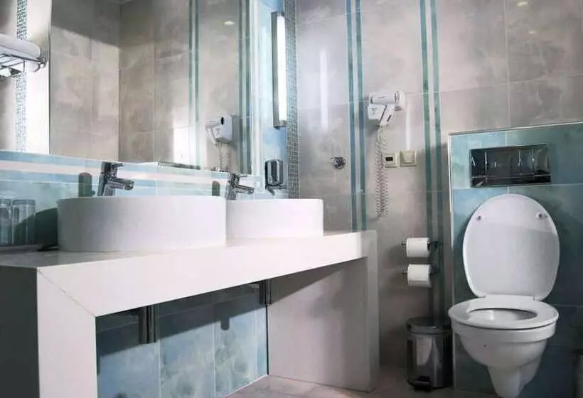 Hotelli Akteon Girni