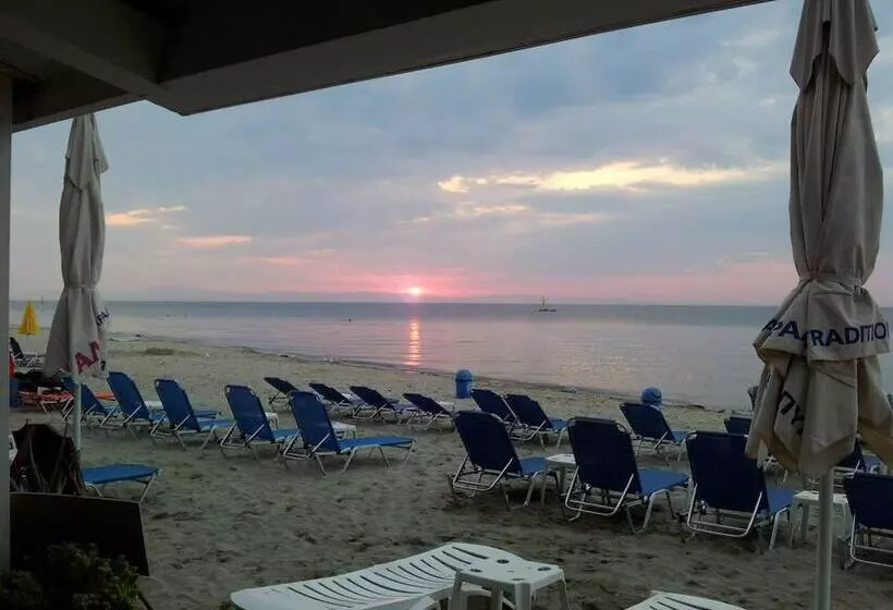 Hotelli Akteon Girni