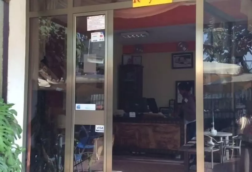 هتل The Lions Den