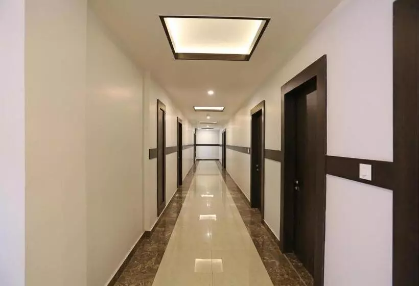 ホテル The Royal Krishna