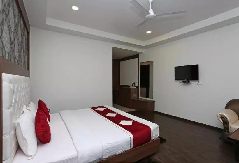 ホテル The Royal Krishna