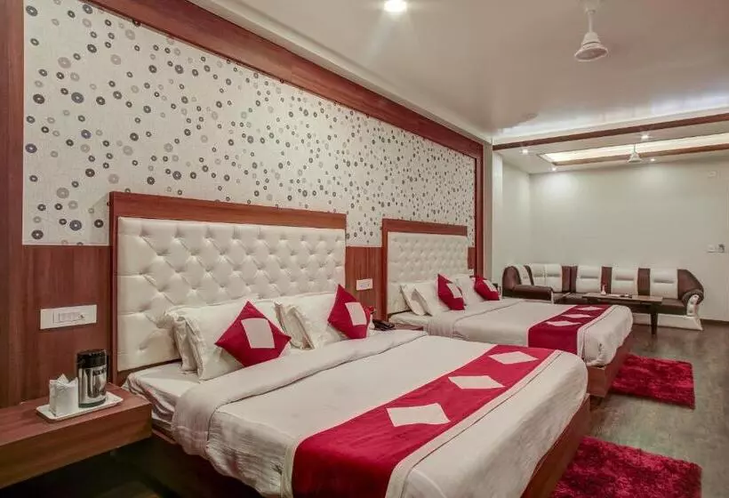 ホテル The Royal Krishna