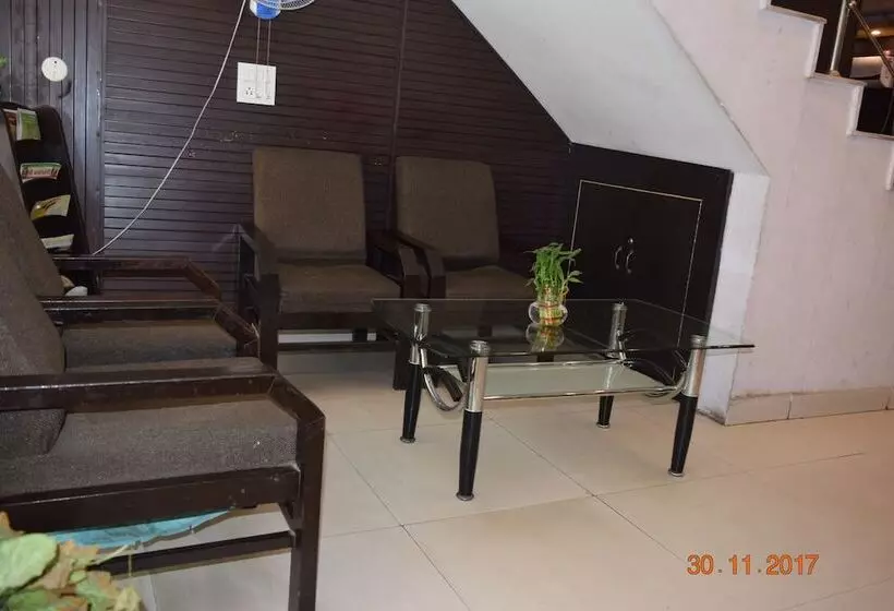 Aamiaismajoitus (B&B) Trishul By T And M Hotels