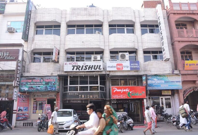 تختخواب و صبحانه Trishul By T And M Hotels