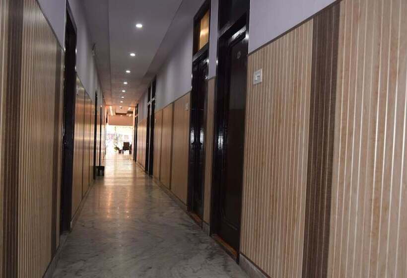 تختخواب و صبحانه Trishul By T And M Hotels