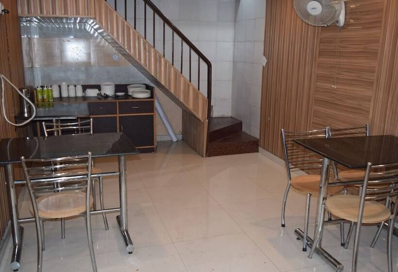 تختخواب و صبحانه Trishul By T And M Hotels