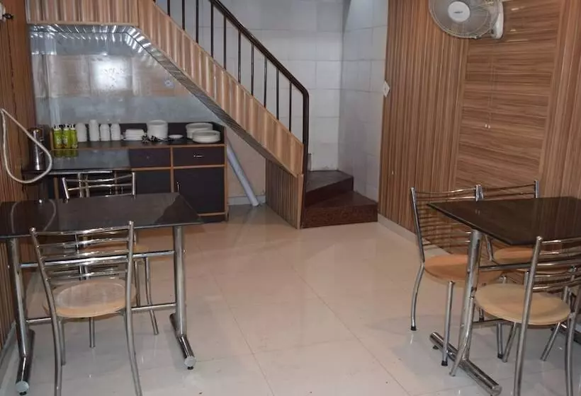 Aamiaismajoitus (B&B) Trishul By T And M Hotels