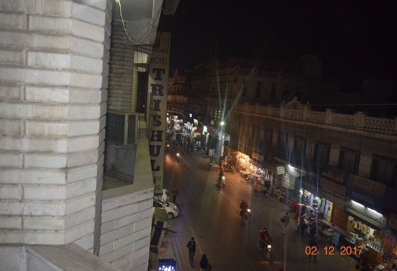 تختخواب و صبحانه Trishul By T And M Hotels