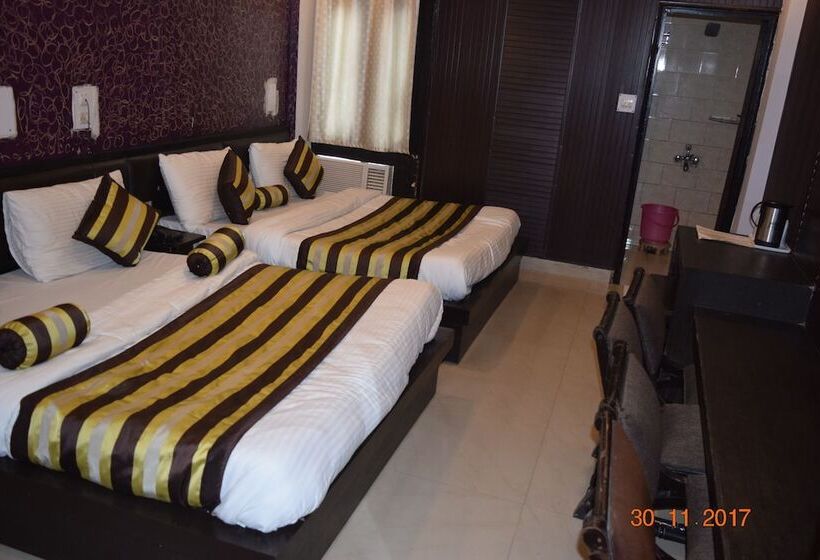 تختخواب و صبحانه Trishul By T And M Hotels