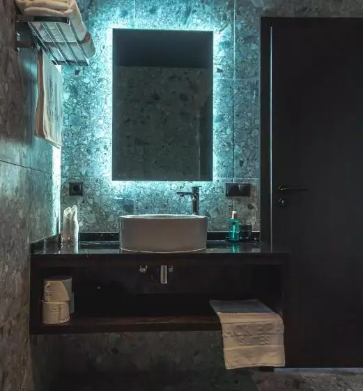 Black Beach Suites