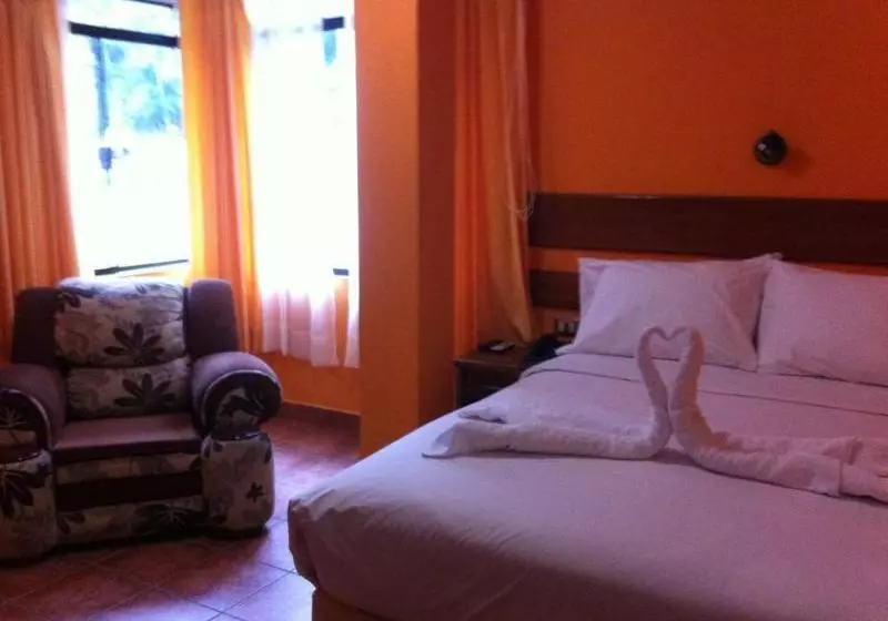 Hostal Rio Dorado