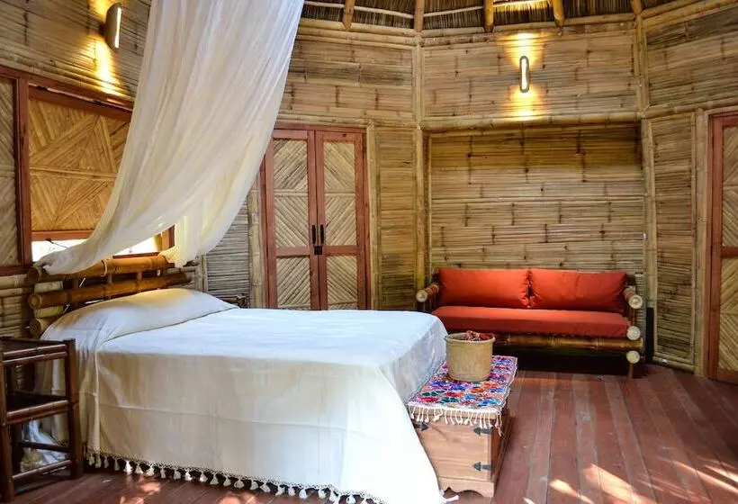 Hotelli Aldea Bamboo Village   Glamping