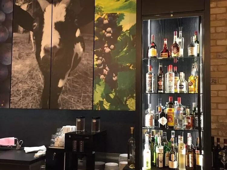 ホテル Höll Am Main