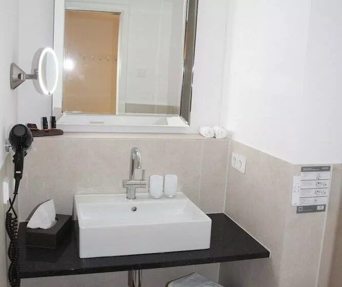 ホテル Höll Am Main