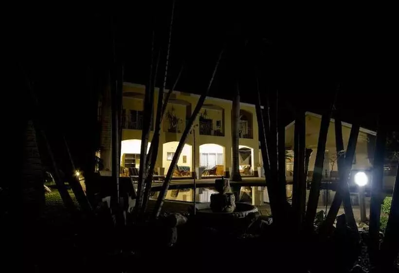 هتل Loerie Lodge Guest Houses