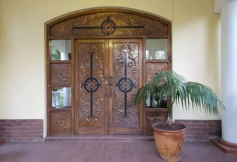 هتل Loerie Lodge Guest Houses