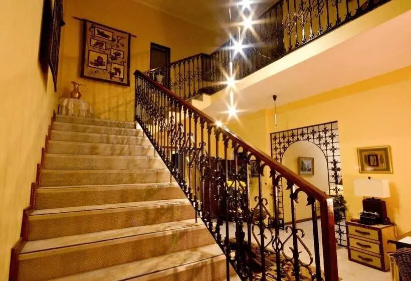 هتل Loerie Lodge Guest Houses