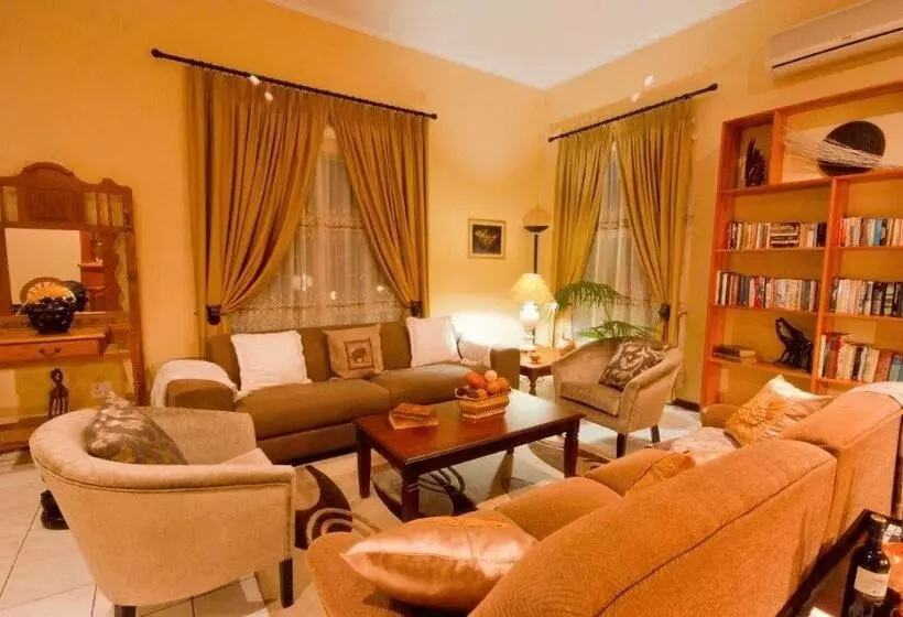 هتل Loerie Lodge Guest Houses