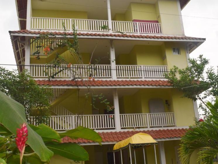 Jardines Vista Del Mar Condos