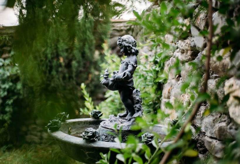 پانسیون Chateau Eniseli