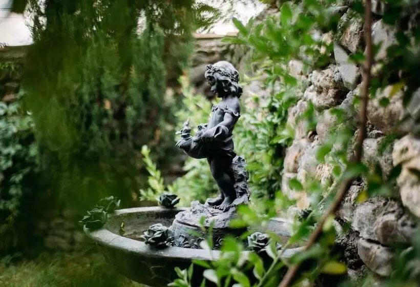 ペンション Chateau Eniseli