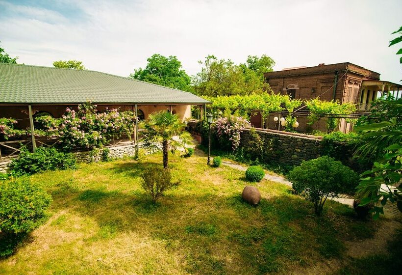 پانسیون Chateau Eniseli