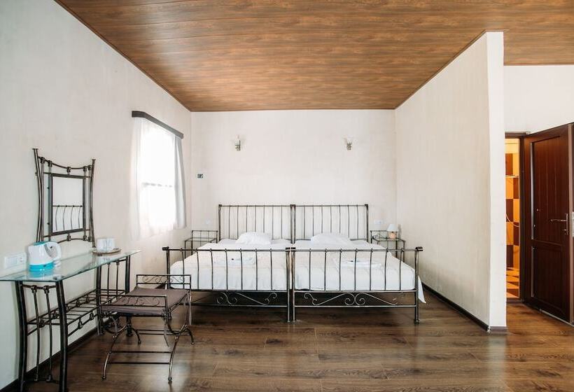 پانسیون Chateau Eniseli