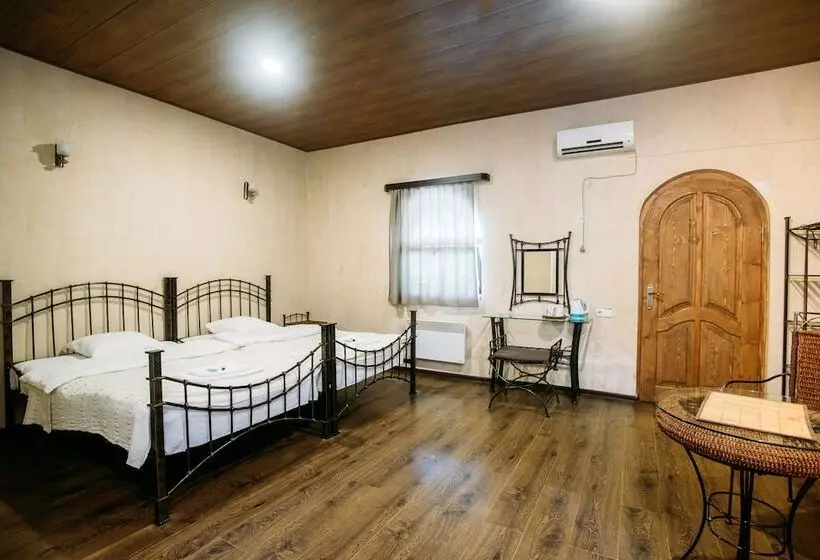 ペンション Chateau Eniseli