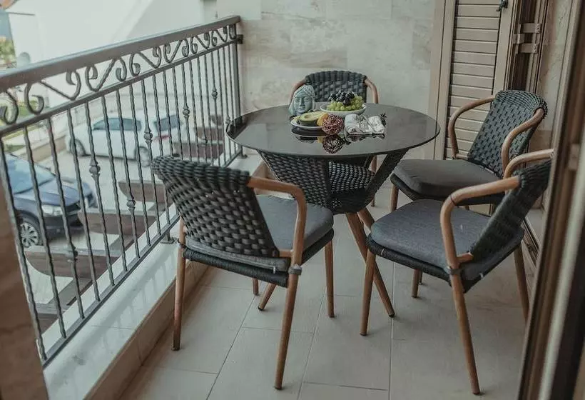Apartments Dimitris Iii