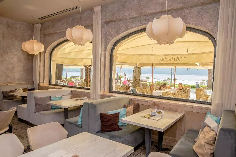 هتل Astoria Tivat